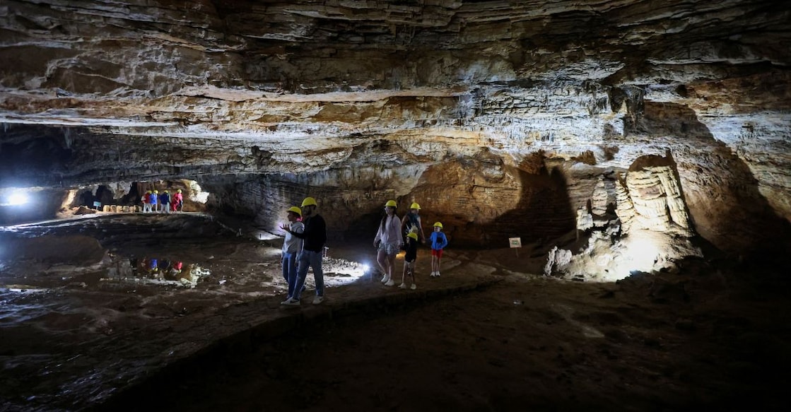 Tourists visit Vjetrenica Cave, a UNESCO World Heritage Site in in Ravno of Bosnia and Herzegovina, where temperatures remain a constant 11 degrees Celsius. Photo: Reuters/Amel Emric