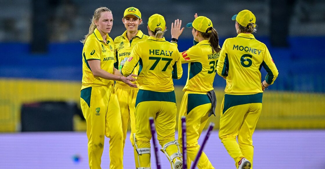 Australia's Kim Garth (L) celebrates with teammates after taking the wicket of Pakistan's Eyman Fatima during the ICC Women's Cricket World Cup match. Photo: AFP