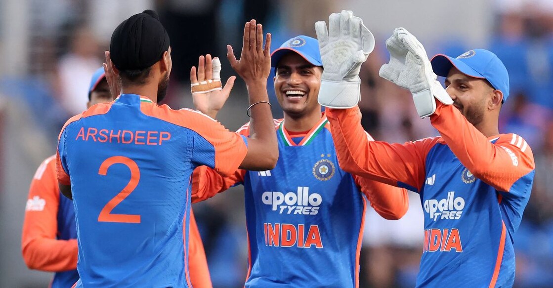 India's Arshdeep Singh celebrates his wicket of Australia's Travis Head with teammates during the third Twenty20 cricket international match against Australia. Photo: AFP
