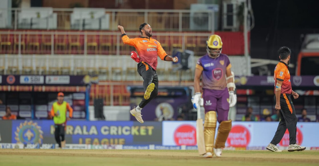 Action between Calicut Globstar (orange) and Alleppey Ripples in the Kerala Cricket League at the Greenfield Stadium in Thiruvananthapuram on August 26, 2025. Photo: KCA