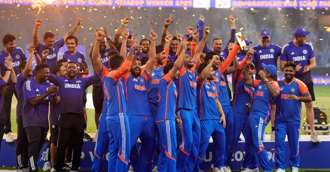 Team India celebrates after winning the Asia Cup cricket final against Pakistan at Dubai International Cricket Stadium, United Arab Emirates, Sunday, Sept 28, 2025. Photo: PTI. 