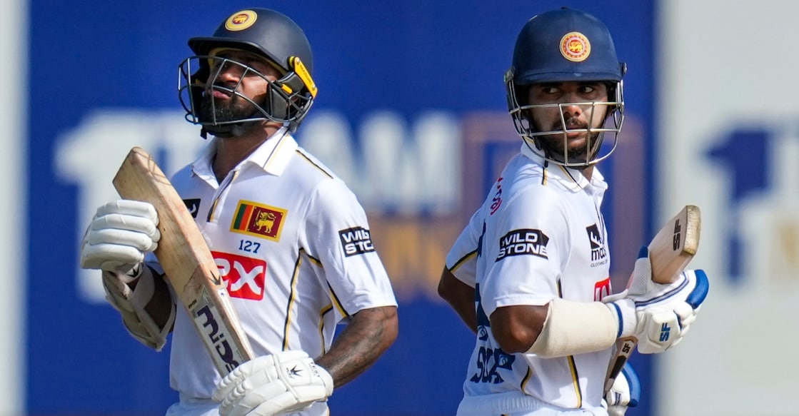 Sri Lanka's Sonal Dinusha (R) and Niroshan Dickwella run between the wickets on day three of the first test cricket match between India and Sri Lanka. Photo: PTI