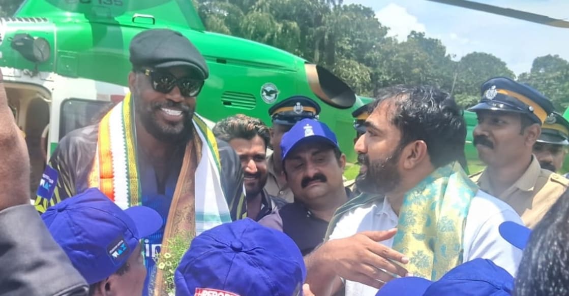 Chris Gayle welcomed by Chandy Oommen MLA in Kottayam. Photo: Manorama