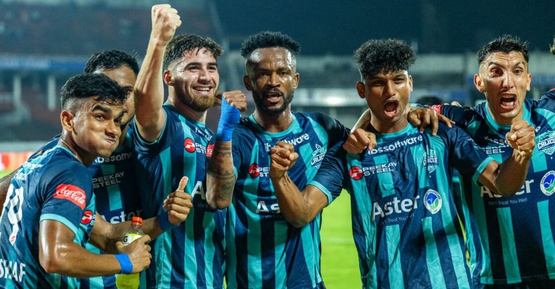 Calicut FC players scoring the goal against Thiruvananthapuram Kombans in the Super League Kerala. Photo: Special arrangement