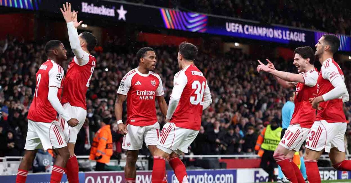 Soccer Football - UEFA Champions League - Arsenal v Bayern Munich - Emirates Stadium, London, Britain - November 26, 2025 Arsenal's Jurrien Timber celebrates scoring their first goal with teammates REUTERS/David Klein