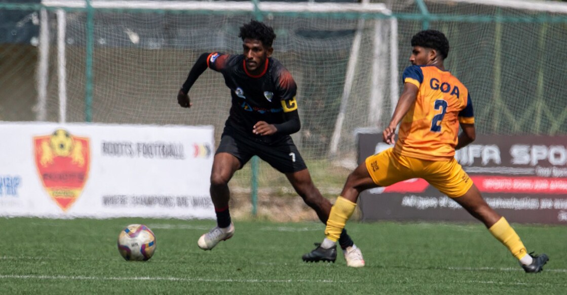 Action between Lakshadweep (black) and Goa during a Santosh Trophy qualifier in Bengaluru on December 22, 2025. Photo: LakshadweepFA