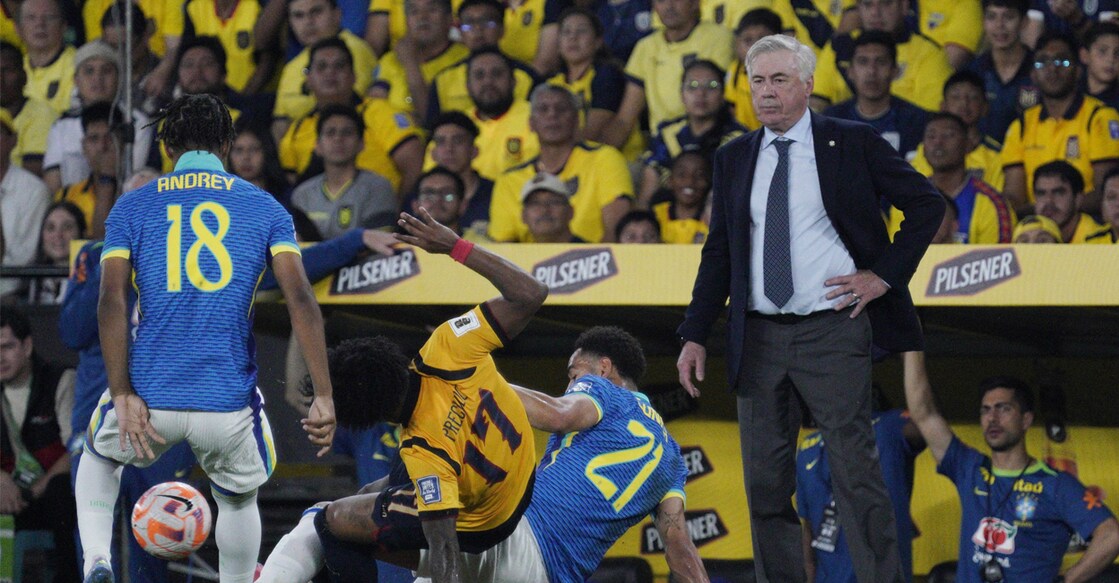 Brazil coach Carlo Ancelotti watches during the match against Ecuador. Photo: REUTERS/Santiago Arcos