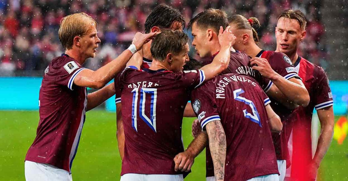 Norway's Alexander Sorloth celebrates scoring their first goal with teammates. Photo: Cornelius Poppe/NTB via REUTERS