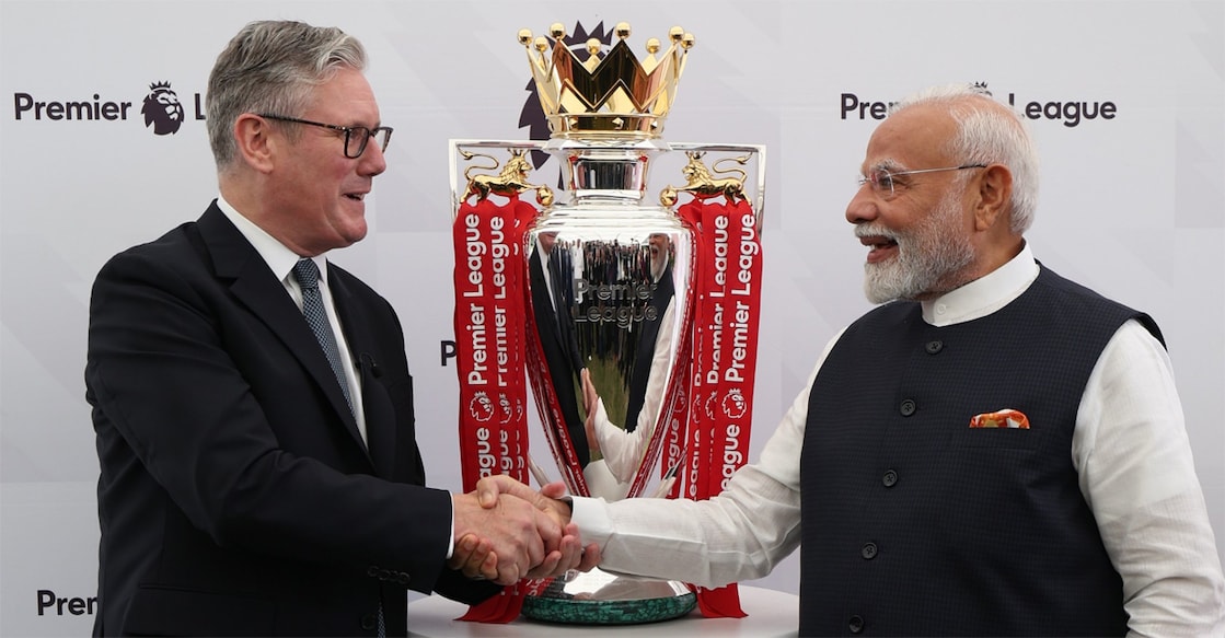 Indian Prime Minister Narendra Modi (right) and UK PM Keir Starmer pose in front of the Premier League trophy. Photo: X/@narendramodi