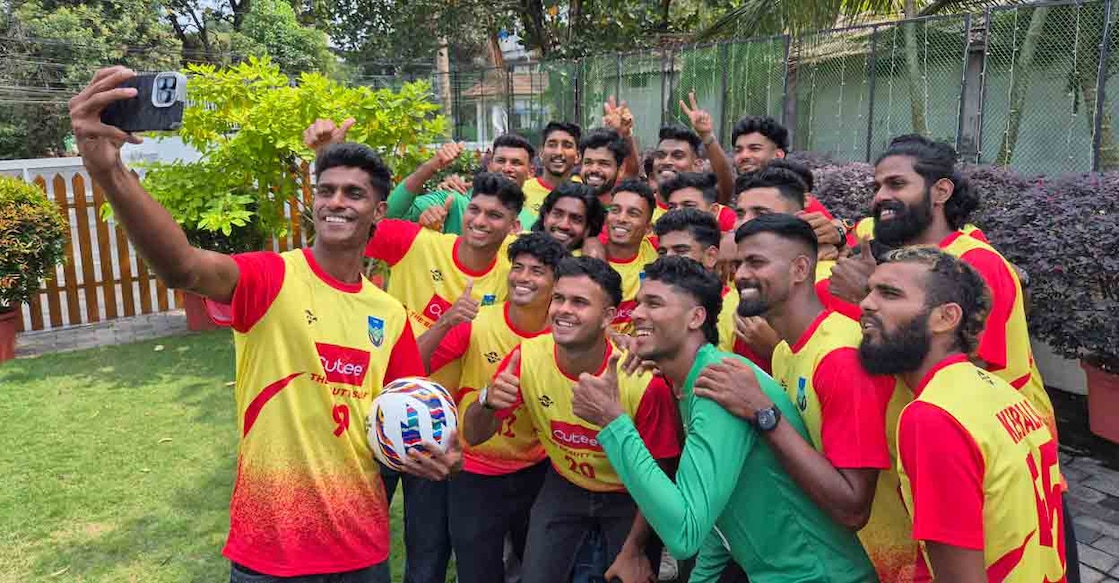 santhosh-trophy-kerala-selfie