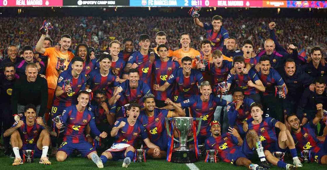 FC Barcelona players and coach Hansi Flick celebrate with the trophy after winning the LaLiga. Photo: REUTERS/Albert Gea