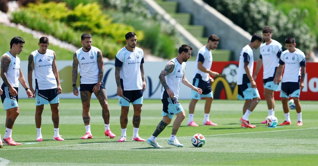 Argentina's Lionel Messi with teammates during training. Photo: Reuters