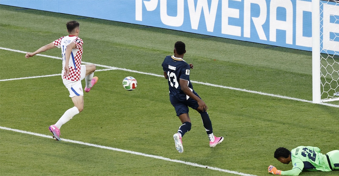 Croatia's Ante Budimir scores their first goal. Photo: REUTERS/Thomas Mukoya