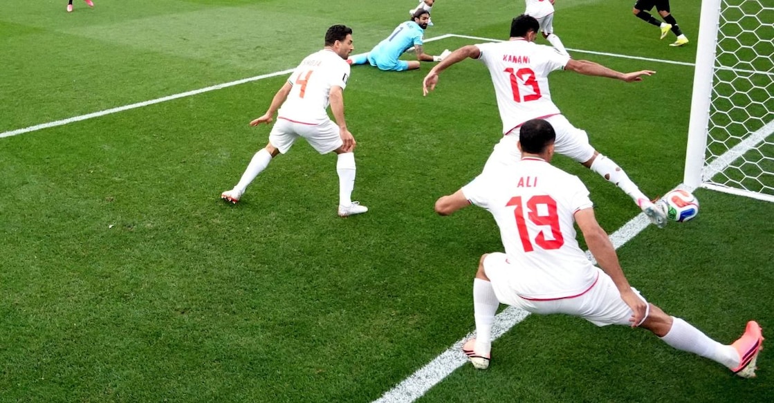 Egypt's Mahmoud Saber scores their first goal past Iran's Alireza Beiranvand and Hossein Kanani. Photo: REUTERS/Matthew Childs
