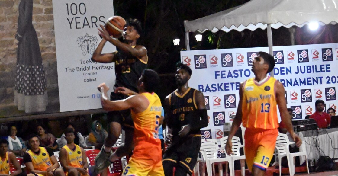 Indian Bank (black) in action against Indian Navy in a league game of the Feasto Golden Jubilee Basketball Tournament at Mananchira in Kozhikode on April 9, 2026. Photo: Special arrangement