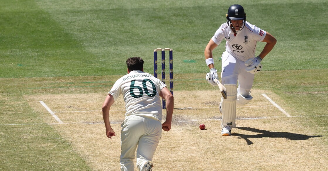 England's Jacob Bethell runs between the wickets while Australia's Jhye Richardson attempts to run him out during the second day of the fourth Ashes cricket Test at the Melbourne Cricket Ground (MCG) in Melbourne on December 27, 2025. Photo: AFP/Martin Keep