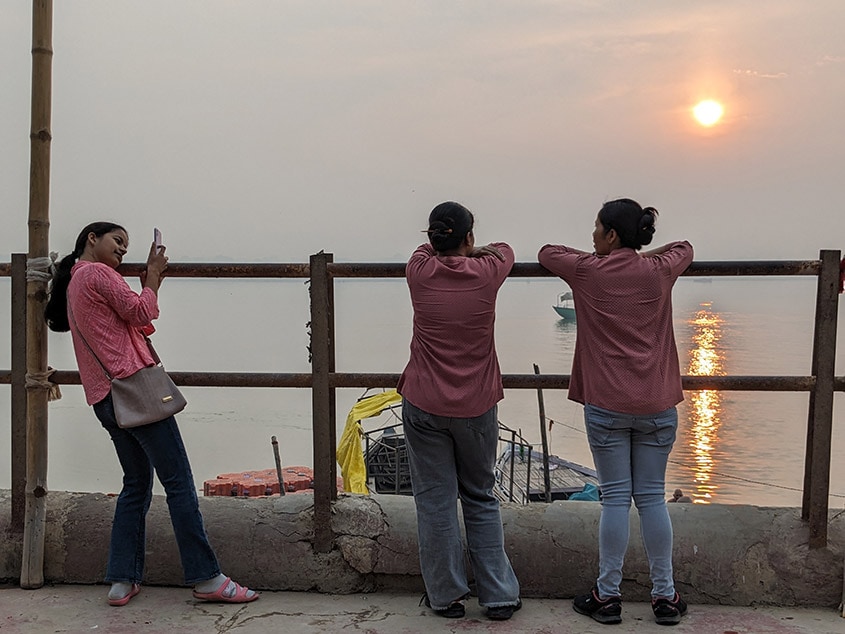 sunrise-at-the-ghats-mob