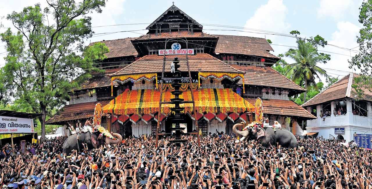 thrissur-pooram-sq-575-734