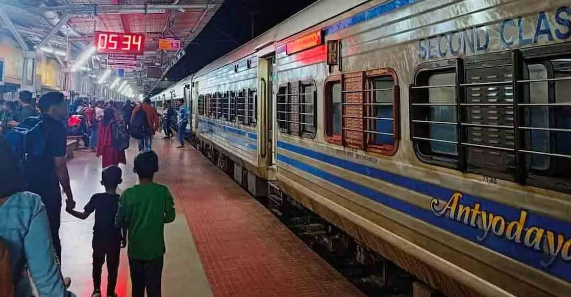 The Antyodaya train (06163/64) in Kerala is a highly popular overnight service with only general compartments, and it has been extended through February 21 due to its success. Photo: Special Arrangement