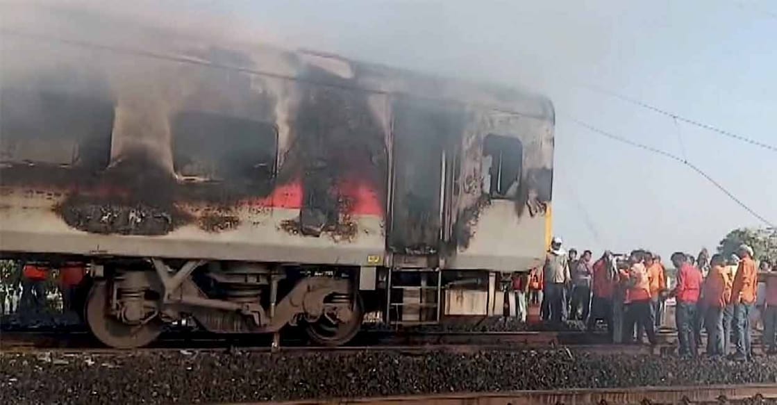 People gather after a fire broke out in an AC coach of the Thiruvananthapuram-Hazrat Nizamuddin Rajdhani Express in Madhya Pradesh's Ratlam district. Photo: PTI