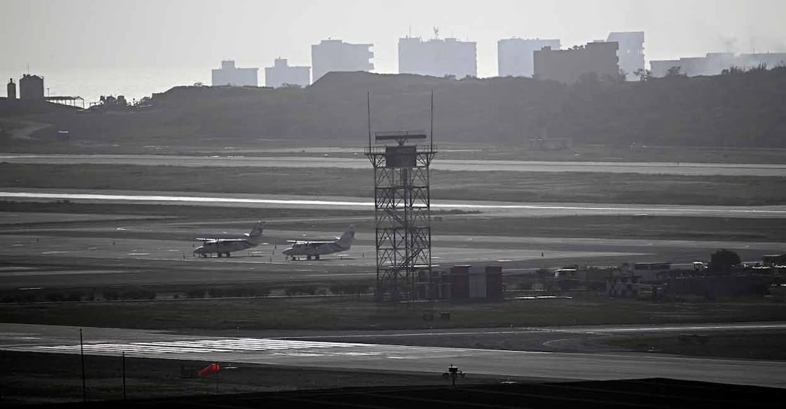 Runways at the Caracas airport are significantly damaged by seismic cracks. Photo: AFP 
