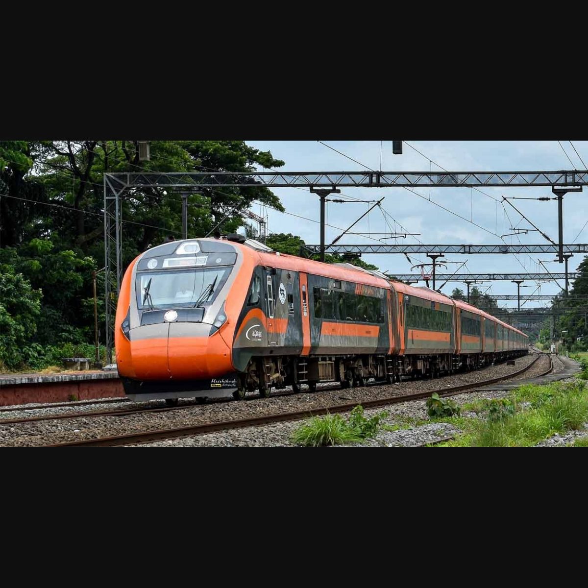 Ernakulam-Bengaluru Vande Bharat Express upgraded to 16 coaches from 8, doubling seating capacity to 1,128; Suresh Gopi flags off rake