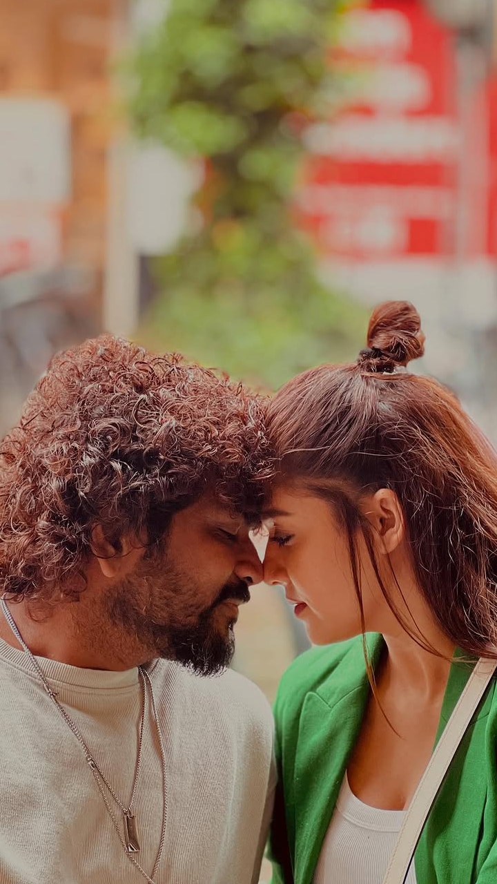 Nayanthara shares romantic moments with Vignesh on 3rd anniversary 
