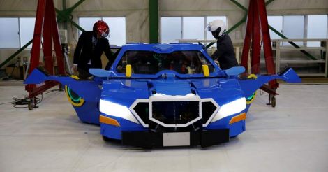 Real life transformers are here! Watch humanoid robot turn into car
