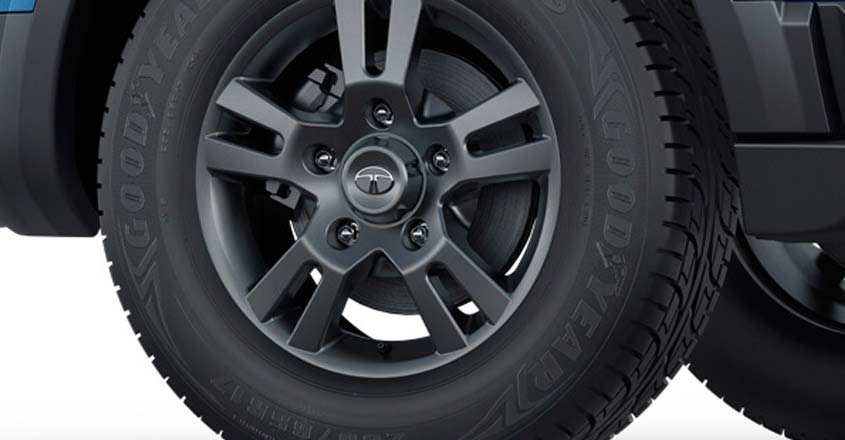 Fast Track review: With Harrier around, Hexa gets a facelift Fast Track review: With Harrier around, Hexa gets a facelift