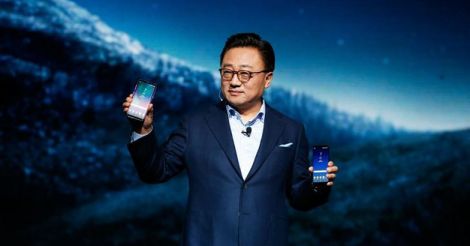 Samsung launches the Galaxy S8 with its own Apple Siri rival called Bixby