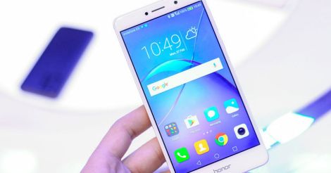 Best smartphones under Rs 20,000: Vivo V5s, Mi Max Prime, Moto G5 Plus | Comparison