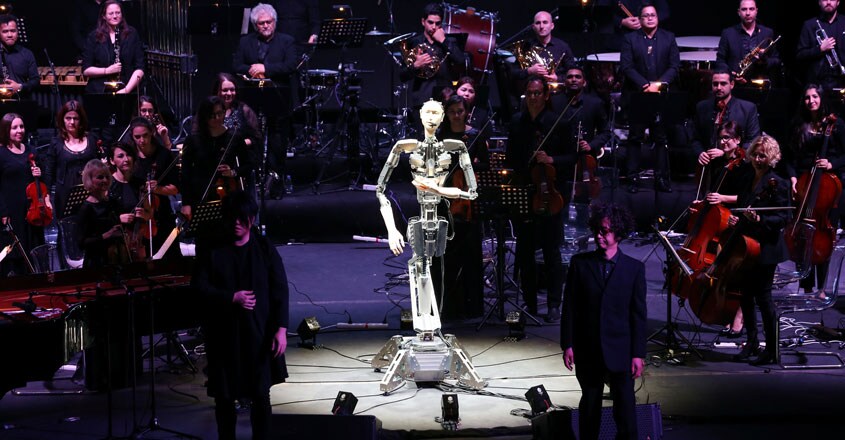 Music by numbers? Robot conducts human orchestra Music by numbers? Robot conducts human orchestra