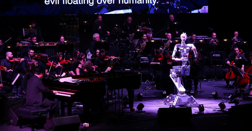 Music by numbers? Robot conducts human orchestra Music by numbers? Robot conducts human orchestra