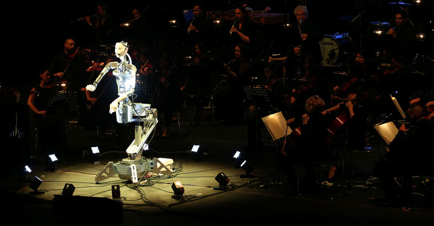Music by numbers? Robot conducts human orchestra Music by numbers? Robot conducts human orchestra