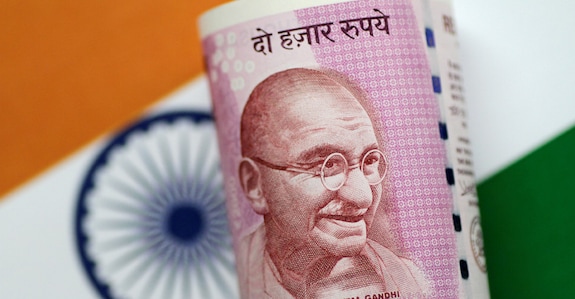 Pak ISI agents copy hi-tech features in latest Rs 2000 fake notes Pak ISI agents copy hi-tech features in latest Rs 2000 fake notes
