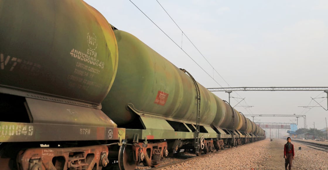 India plans to fill strategic oil storage by the third week of May