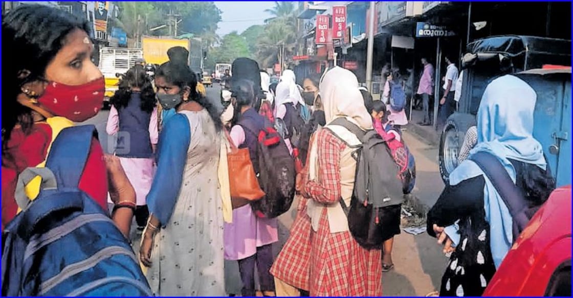 ernakulam-bus-waiting-image-845-440