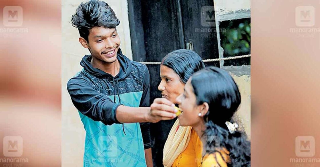 Kuldeep Yadav Kuldeep Yadav gives sweets to sister Anamika as mother Sabita looks on.