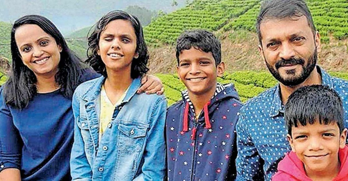 Hannah Hannah (2L) with her family