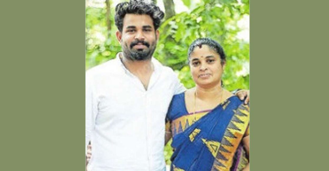 Vivek grabbed 38th rank in the LDC exam while Bindu secured 92nd rank in the last grade servant exam. Photo: Manorama