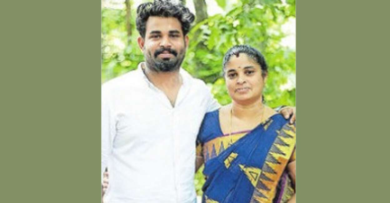 Vivek grabbed 38th rank in the LDC exam while Bindu secured 92nd rank in the last grade servant exam. Photo: Manorama