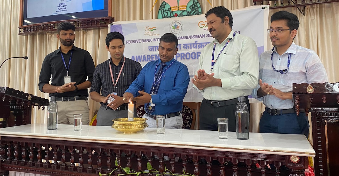 jyoti-rbi-awarness-class MJ Bhaskar inaugurating the program, Dr Binu P Chacko, Dr Alan Lukose, Hemanth Kuppili, Gokul S Kumar beside. Photo: Special arrangements