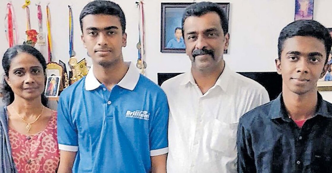 Ashik Stenny and his family. Photo: Manorama Online