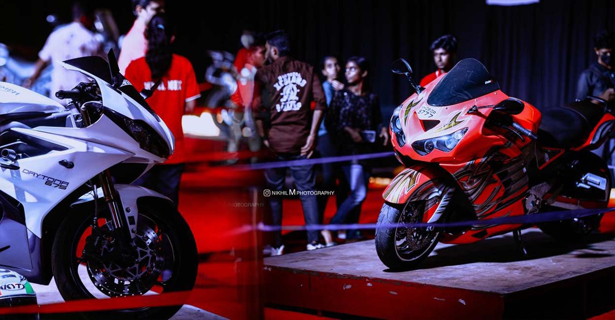 vidya-add-3 The first day of Agnichakra featured an exhibition of superbikes including Yamaha R1 and BMW S1000 RRR. Photo: Vidya Academy of Science and Technology