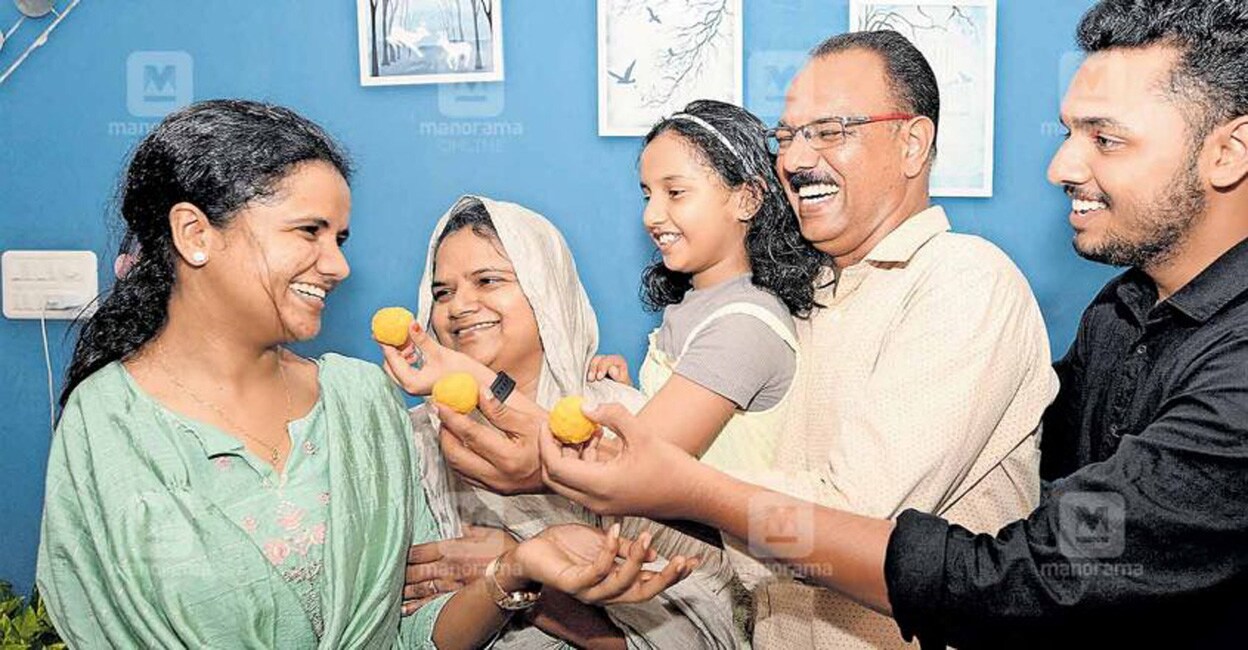 B S Akhila celebrating with her family. Photo: Manorama Online