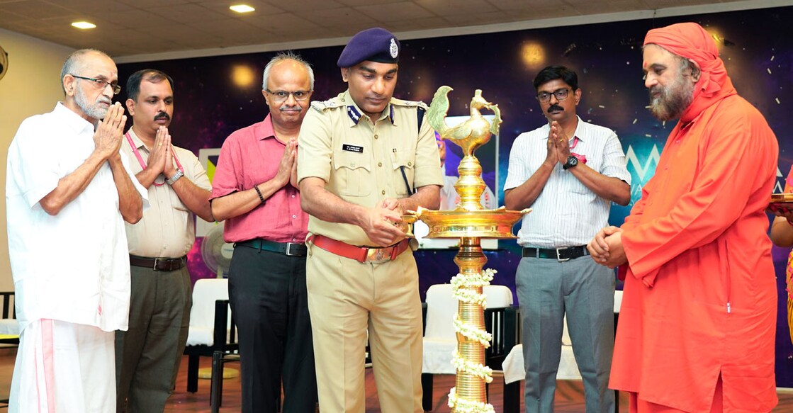 Amrita College I G K Sethuraman inaugurating curricular and co-curricular activities for the academic year 2023-24 at the Amrita Vishva Vidyapeetham Kochi campus.