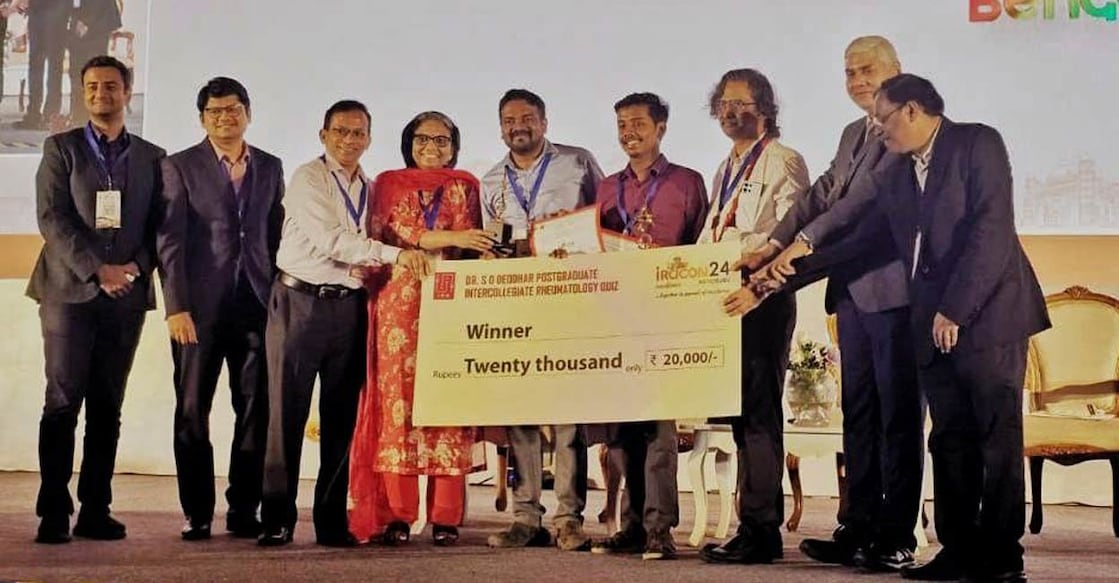 Alappuzha medical college students become national quiz champions, beat AIIMS and IPGMER Dr Javed Anees and Dr Anand of Alappuzha Medical College receiving the first prize for the SD Deodhar Memorial Rheumatology Quiz. Photo: Special Arrangement