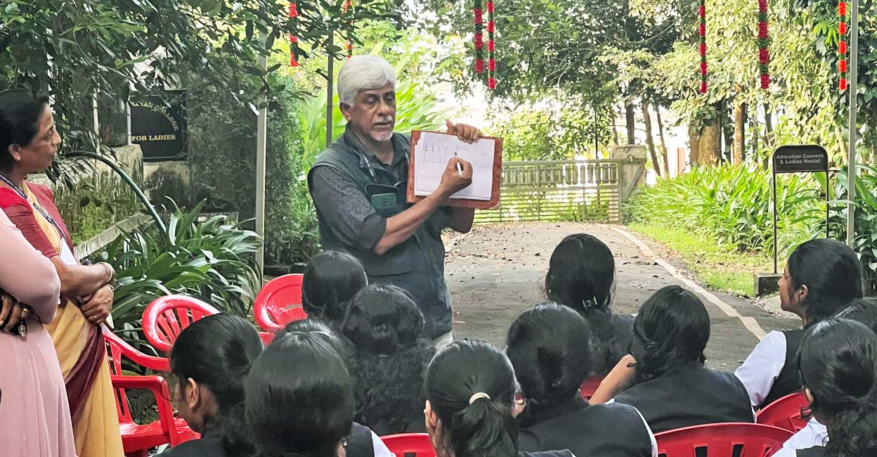 Unni Kottakkal at 'The Camera Eye' workshop by the Art of Photography Collective at Prajyoti Niketan College. Photo: Special Arrangement