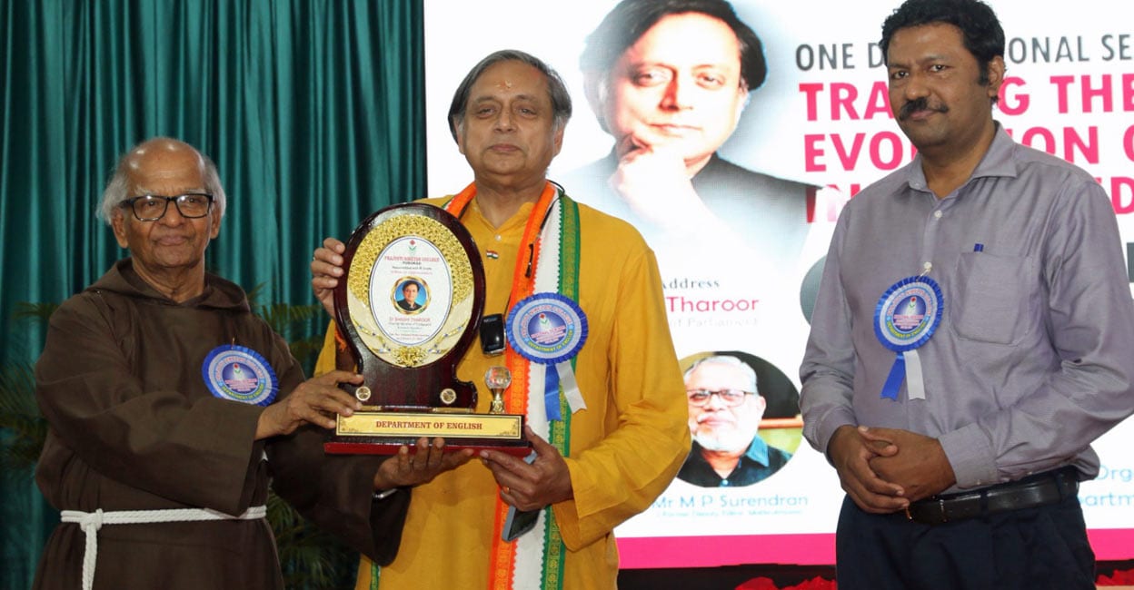 shashi-tharoor-at-prajyoti-1 Fr. Dr. Harshajan Pazhayattil presenting the momento to Shashi Tharoor. Principal Dr. Binu P Chacko is next to him. Photo: Charlie