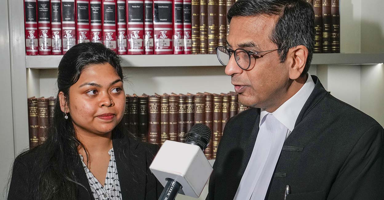 Pragya (R) Chief Justice of India DY Chandrachud speaking to media as (R) Pragya looks on. Photo: PTI/Shahbaz Khan